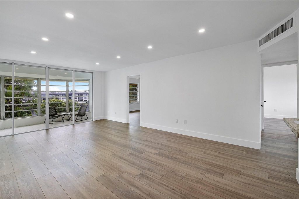 1302 NE 191st Street 323a, Miami, FL 33179
