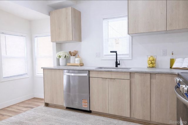 21912 Lakeview Street, St. Clair Shores, MI 48080