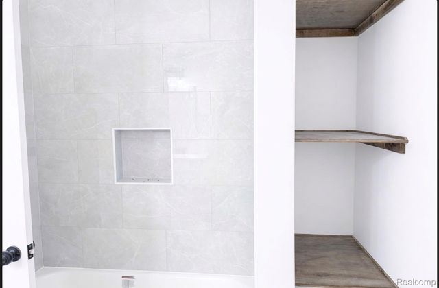 21912 Lakeview Street, St. Clair Shores, MI 48080