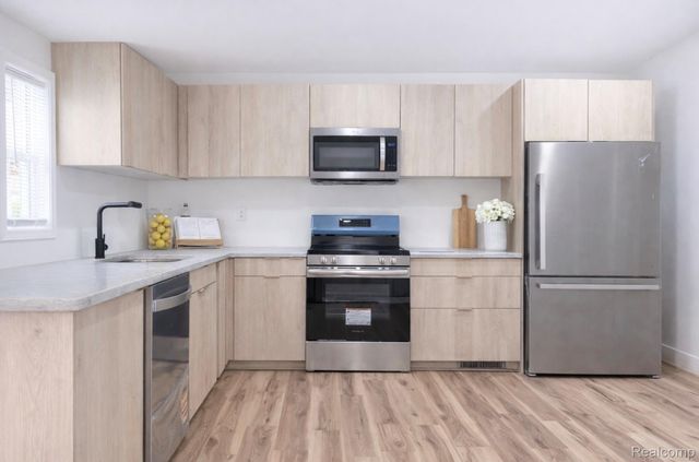 21912 Lakeview Street, St. Clair Shores, MI 48080