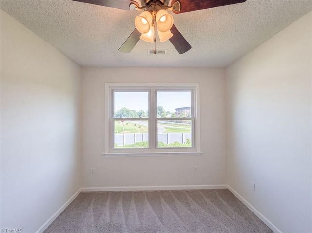 889 Salem Pointe Lane, Winston-salem, NC 27101
