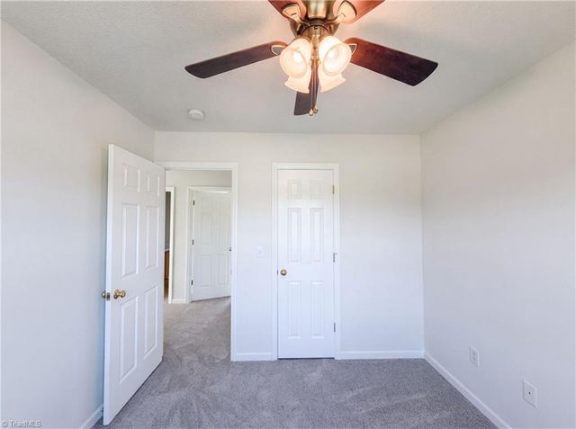 889 Salem Pointe Lane, Winston-salem, NC 27101