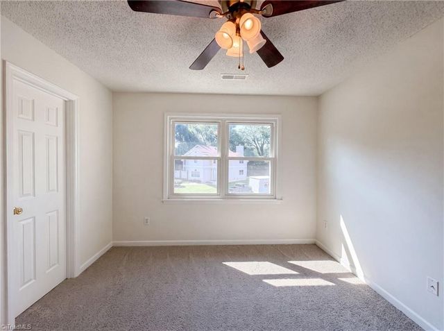 889 Salem Pointe Lane, Winston-salem, NC 27101