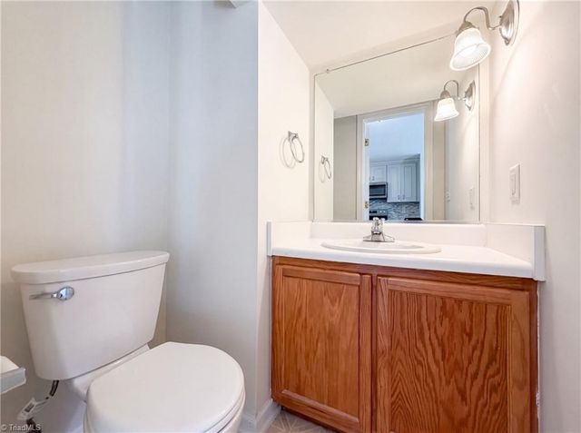 889 Salem Pointe Lane, Winston-salem, NC 27101