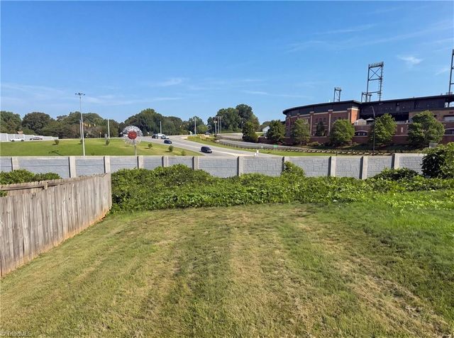 889 Salem Pointe Lane, Winston-salem, NC 27101