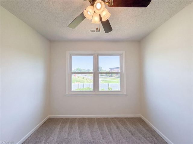 889 Salem Pointe Lane, Winston-salem, NC 27101