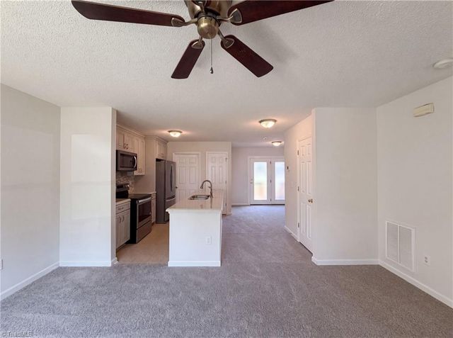 889 Salem Pointe Lane, Winston-salem, NC 27101