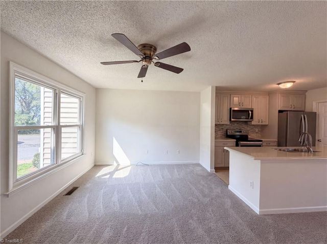 889 Salem Pointe Lane, Winston-salem, NC 27101