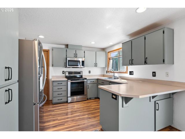 6860 N SWIFT St, Portland, OR 97203
