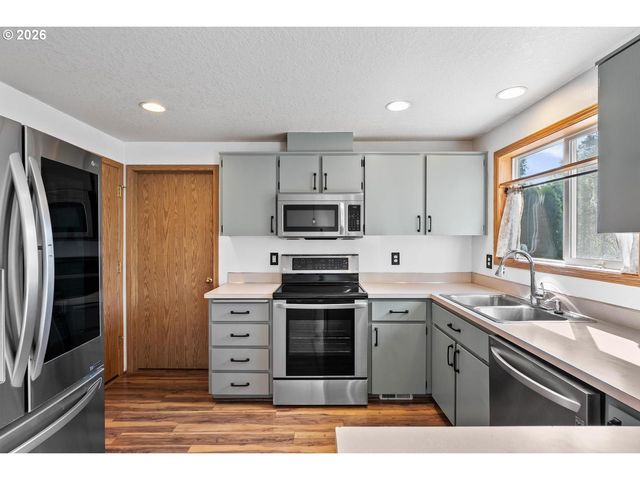 6860 N SWIFT St, Portland, OR 97203