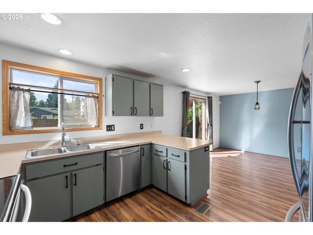 6860 N SWIFT St, Portland, OR 97203
