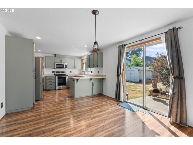 6860 N SWIFT St, Portland, OR 97203