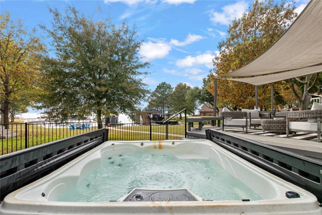 339 Autumn Wood Trail, Gun Barrel City, TX 75156