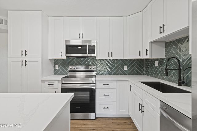 11830 S EAGLEMAN Drive, Phoenix, AZ 85044