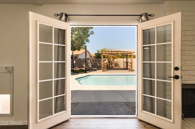 11830 S EAGLEMAN Drive, Phoenix, AZ 85044