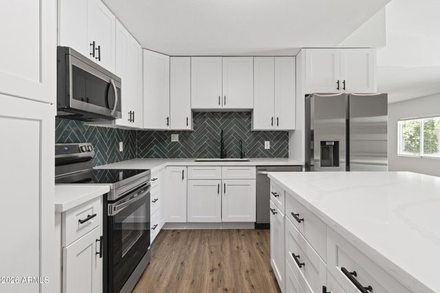 11830 S EAGLEMAN Drive, Phoenix, AZ 85044