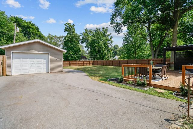 920 W 63rd Avenue, Merrillville, IN 46410