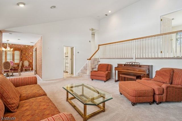 20 Archbridge Ln, Springfield Twp., NJ 07081