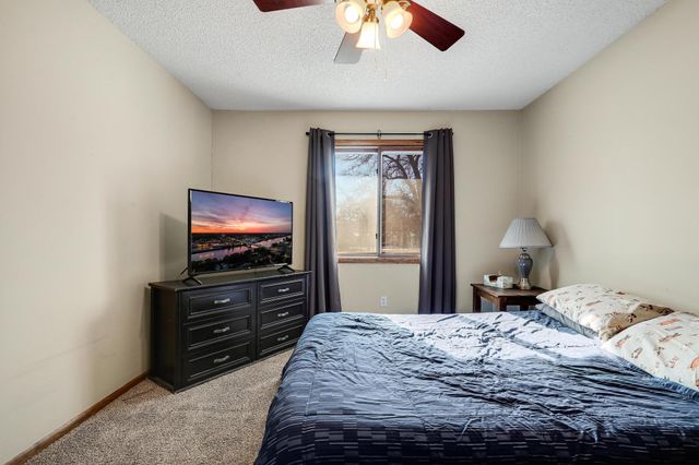 8525 Maplebrook Parkway N, Brooklyn Park, MN 55445