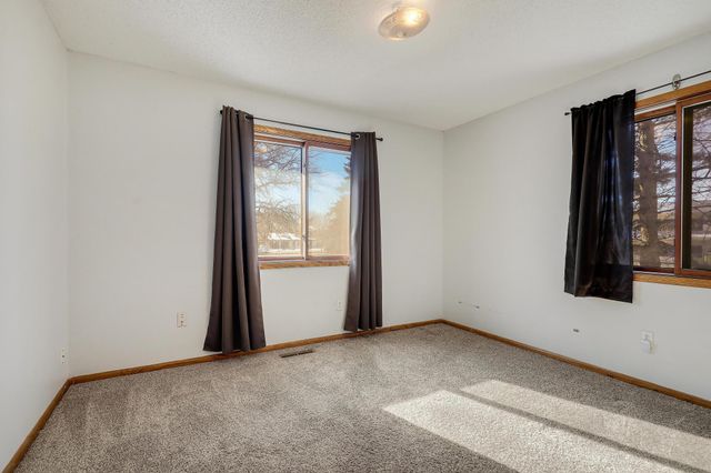 8525 Maplebrook Parkway N, Brooklyn Park, MN 55445