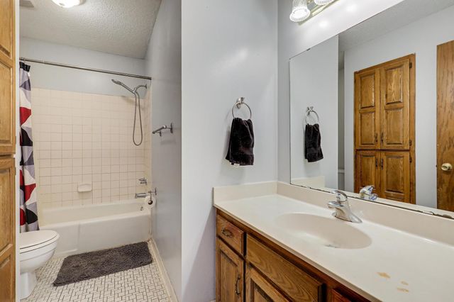 8525 Maplebrook Parkway N, Brooklyn Park, MN 55445