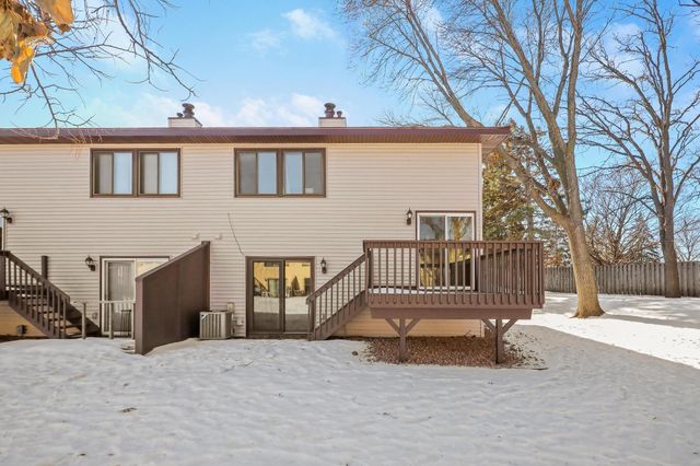 8525 Maplebrook Parkway N, Brooklyn Park, MN 55445