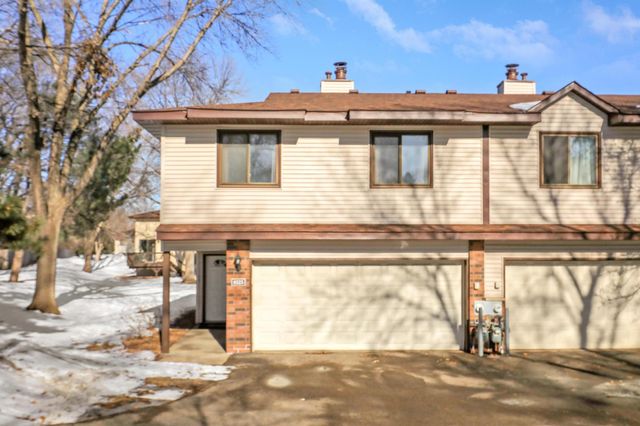 8525 Maplebrook Parkway N, Brooklyn Park, MN 55445