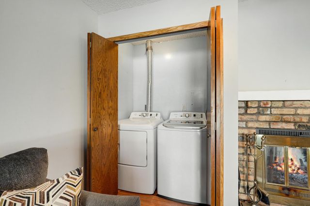 8525 Maplebrook Parkway N, Brooklyn Park, MN 55445