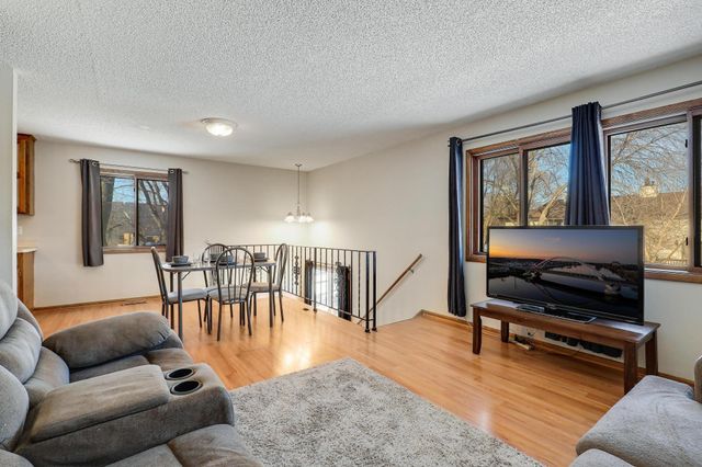 8525 Maplebrook Parkway N, Brooklyn Park, MN 55445