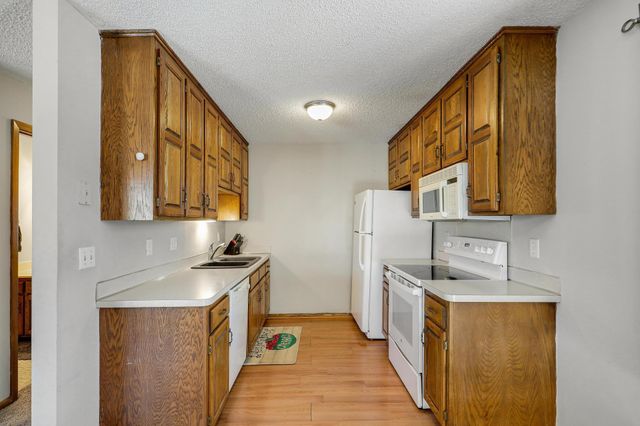 8525 Maplebrook Parkway N, Brooklyn Park, MN 55445