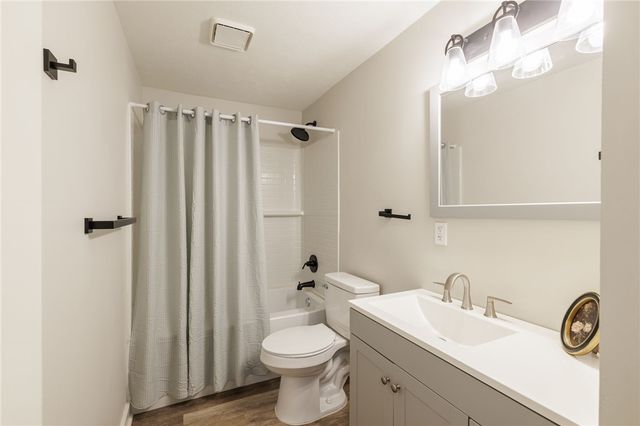 45 Huntington Pkwy Parkway, Hamlin, NY 14464