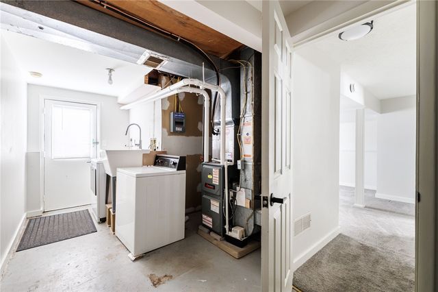 45 Huntington Pkwy Parkway, Hamlin, NY 14464
