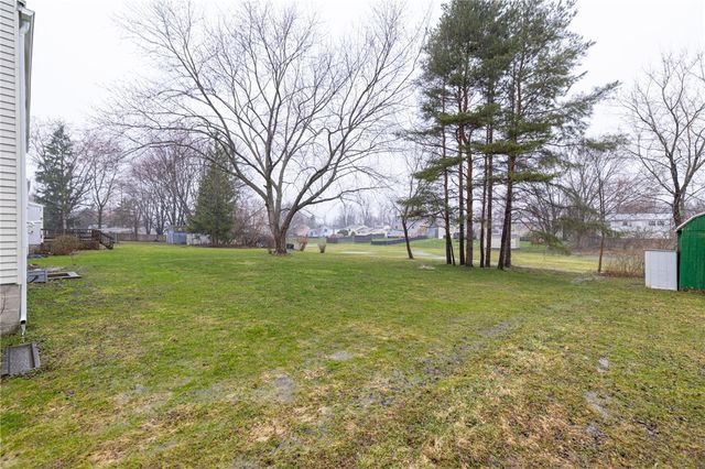45 Huntington Pkwy Parkway, Hamlin, NY 14464
