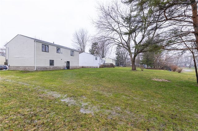 45 Huntington Pkwy Parkway, Hamlin, NY 14464