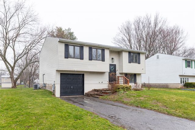 45 Huntington Pkwy Parkway, Hamlin, NY 14464