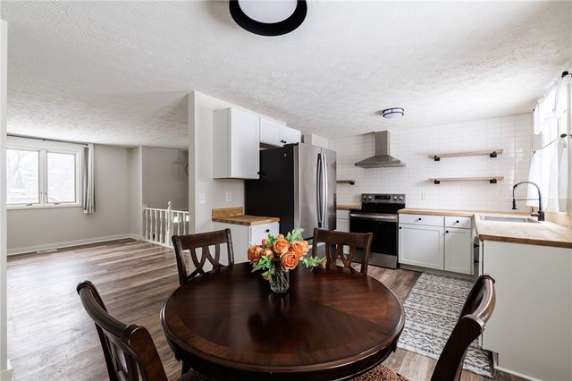 45 Huntington Pkwy Parkway, Hamlin, NY 14464