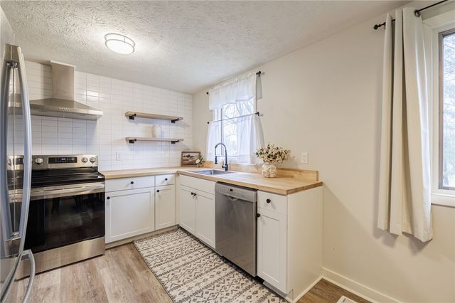 45 Huntington Pkwy Parkway, Hamlin, NY 14464