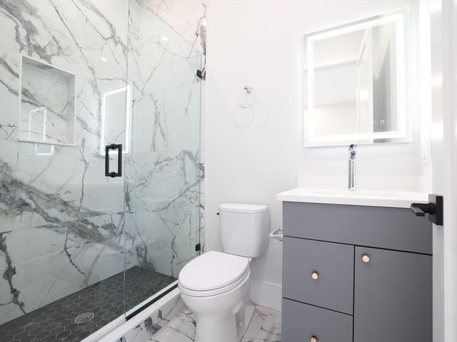 18 Josselyn Pl 18, Newton, MA 02461