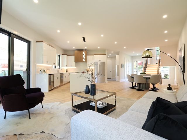 18 Josselyn Pl 18, Newton, MA 02461