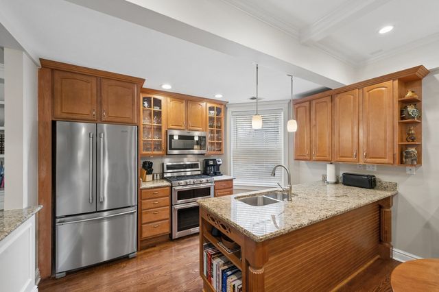 1321 W Winnemac Avenue 2E, Chicago, IL 60640
