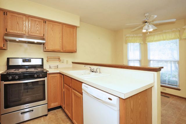 865 N Shady Oaks Drive, Elgin, IL 60120