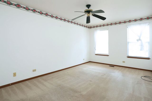 865 N Shady Oaks Drive, Elgin, IL 60120