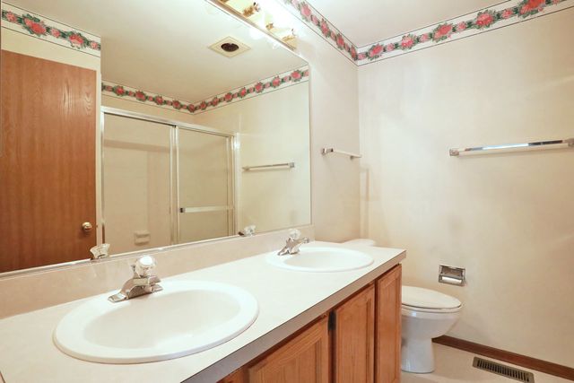 865 N Shady Oaks Drive, Elgin, IL 60120