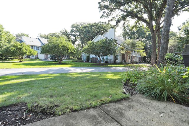 865 N Shady Oaks Drive, Elgin, IL 60120