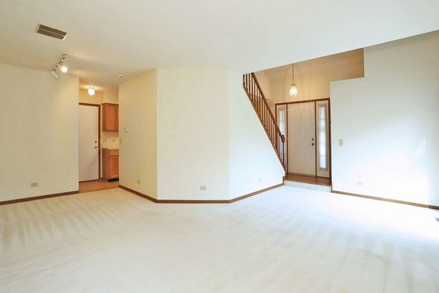 865 N Shady Oaks Drive, Elgin, IL 60120