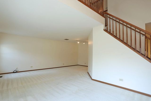 865 N Shady Oaks Drive, Elgin, IL 60120