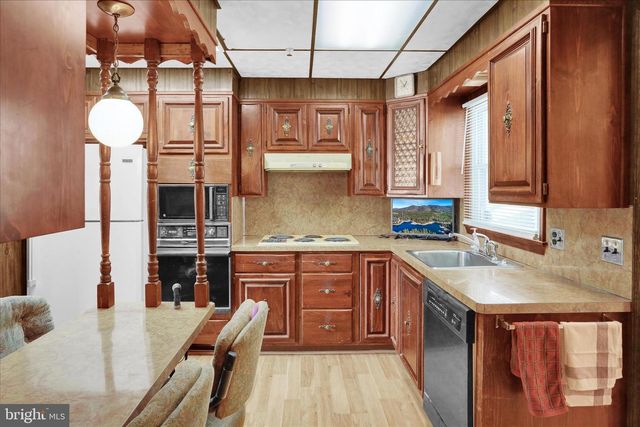 512 W NICHOLAS ST, Frackville, PA 17931