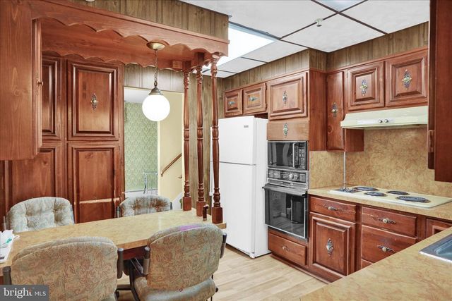 512 W NICHOLAS ST, Frackville, PA 17931