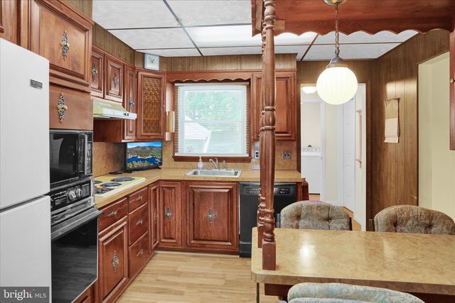 512 W NICHOLAS ST, Frackville, PA 17931
