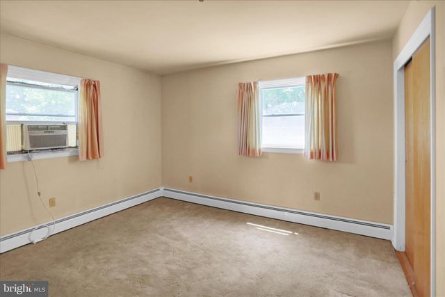 512 W NICHOLAS ST, Frackville, PA 17931